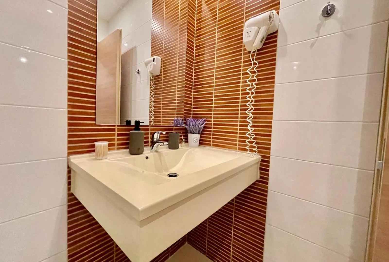 Yamaluxe Apartments - Silent & Primitive With Relaxing Area Bucharest